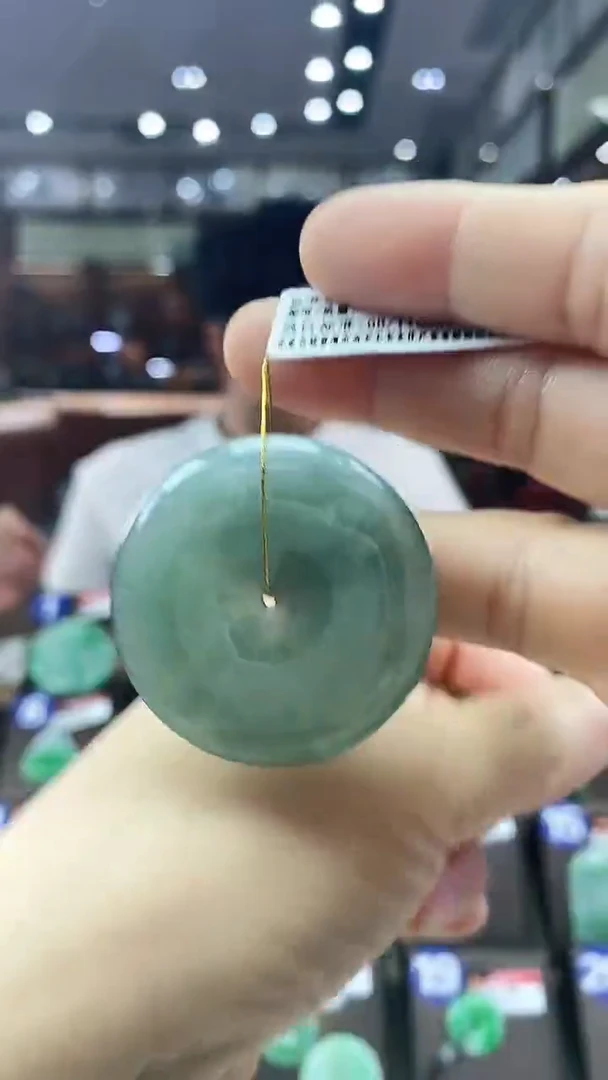 颈饰未镶嵌翡翠平安扣