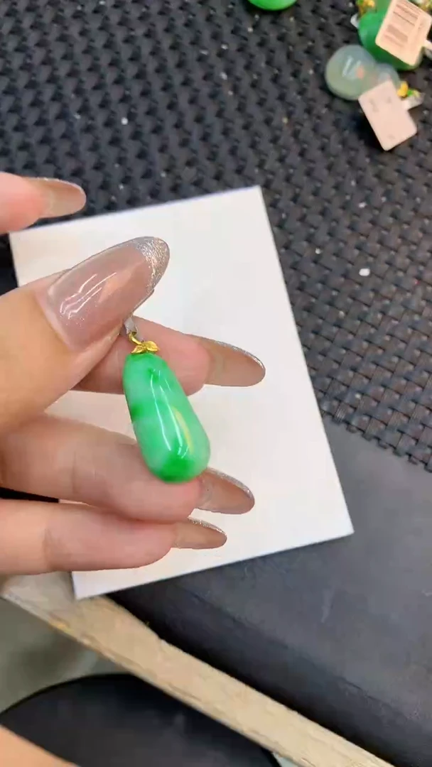 颈饰18K金镶嵌翡翠1