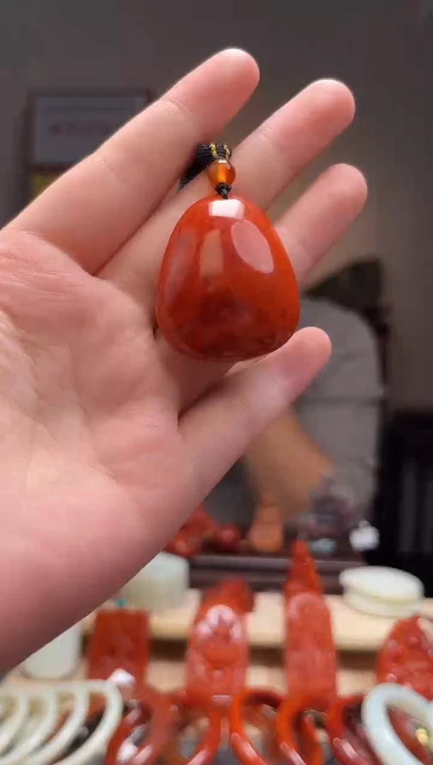 颈饰未镶嵌南红玛瑙吊坠