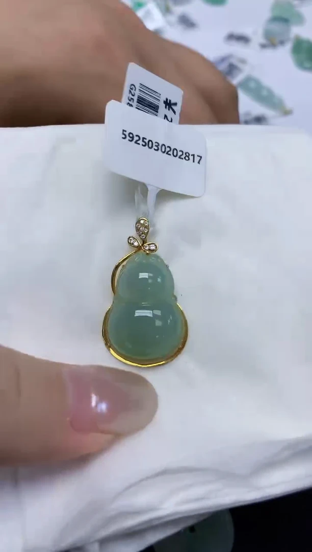 翡翠18K金镶嵌颈饰天然缅甸翡翠A货