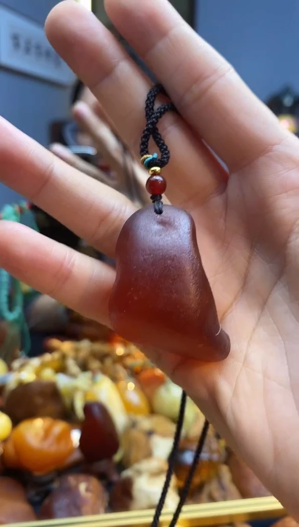 未镶嵌颈饰琥珀吊坠