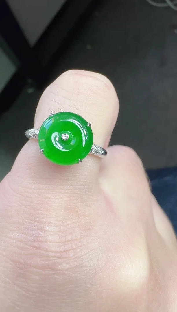 18K金镶嵌戒指翡翠寄售回流，不退不换