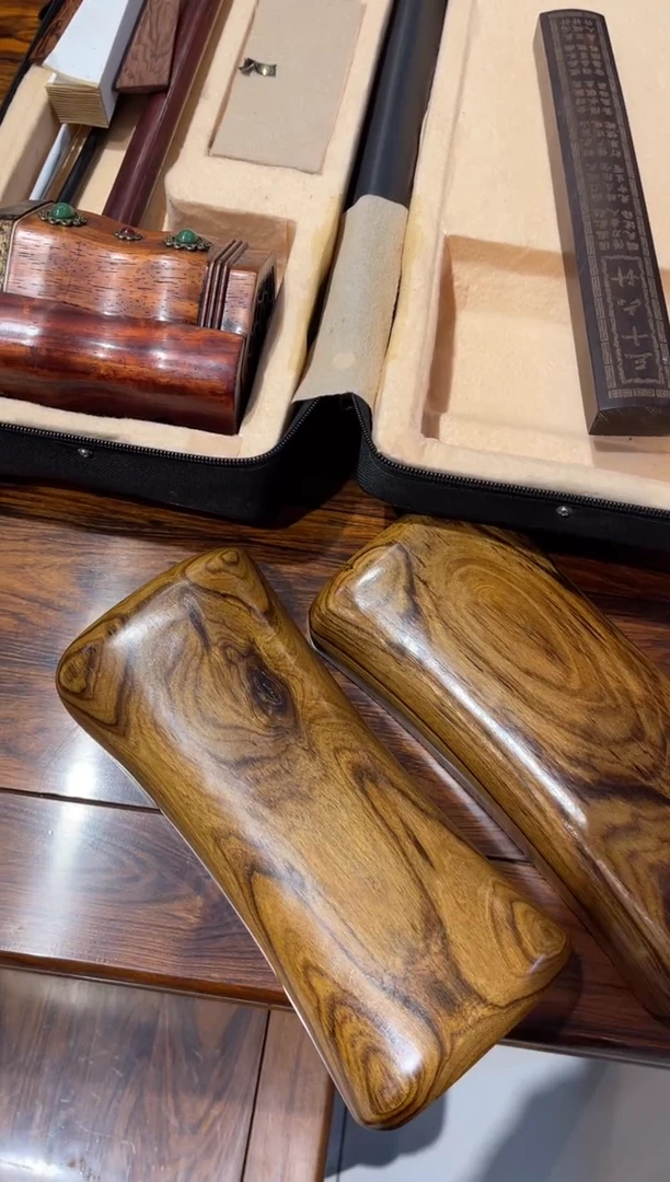 木木雕款枕头一个