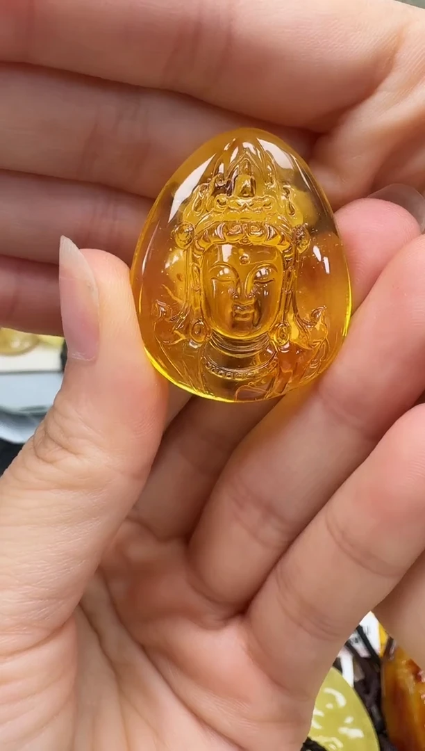 未镶嵌琥珀裸石如图