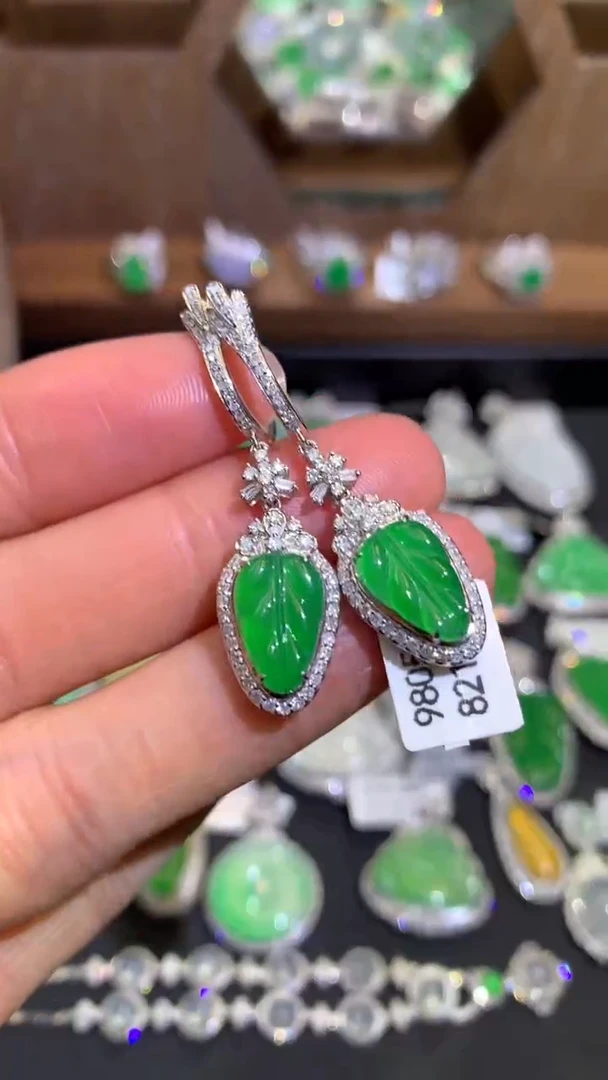 【闪购商品】翡翠吊坠(不含链)18K金镶嵌耳坠