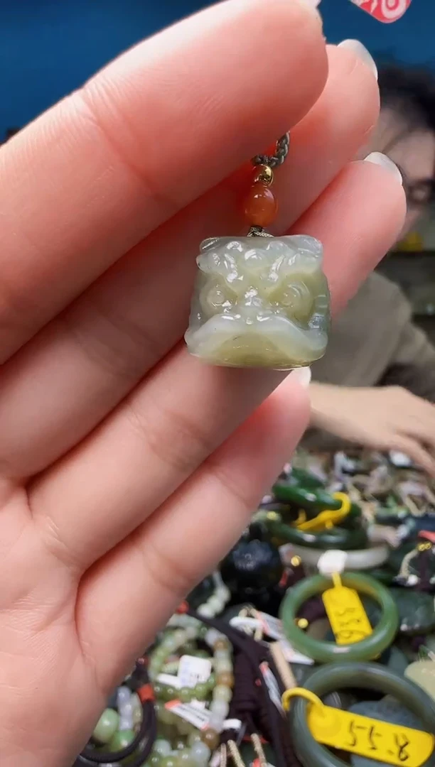 颈饰未镶嵌和田玉1