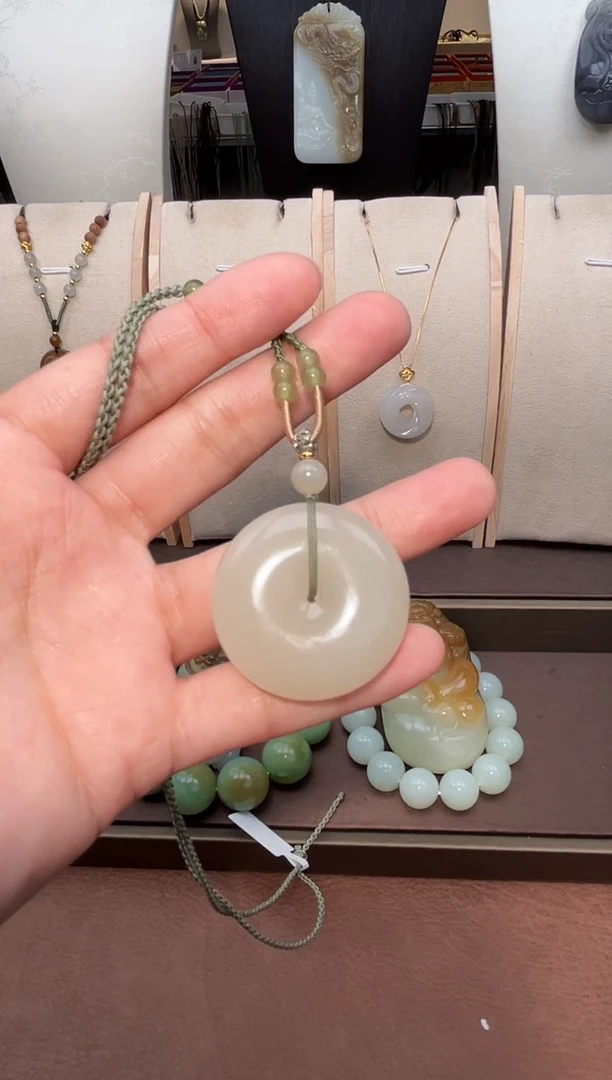 颈饰未镶嵌和田玉苏