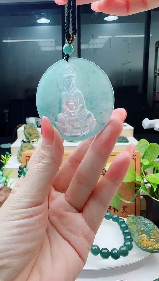 翡翠未镶嵌颈饰多样性发货其中一件