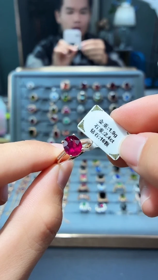 18K金镶嵌戒指碧玺2.4..