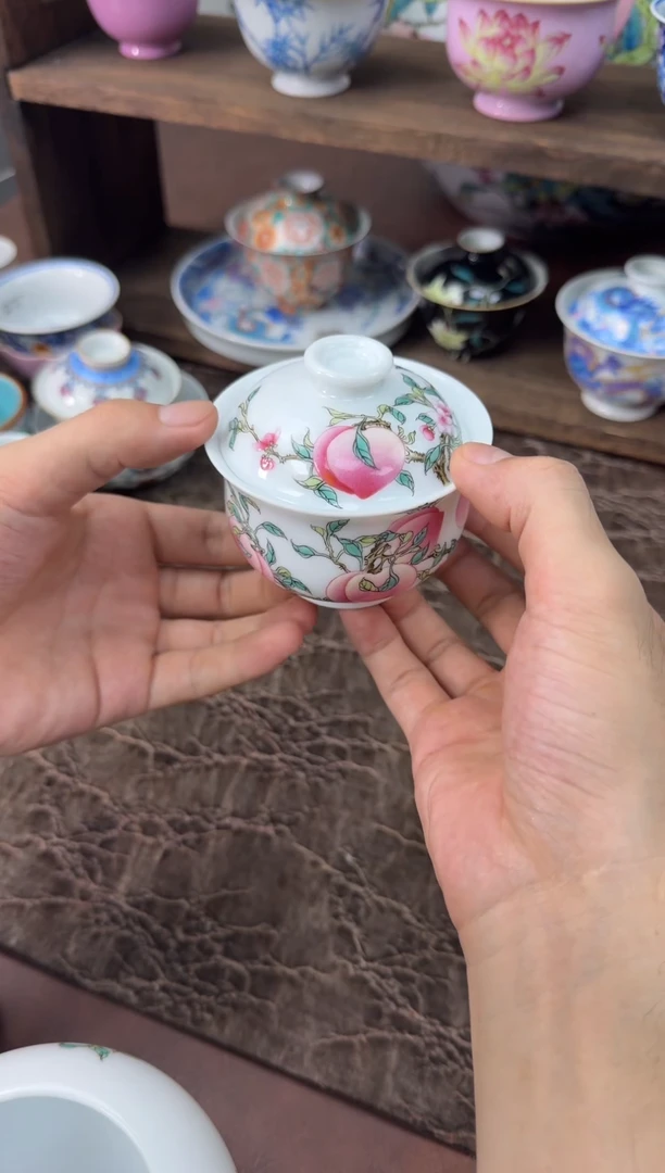 釉上粉彩五桃盖碗