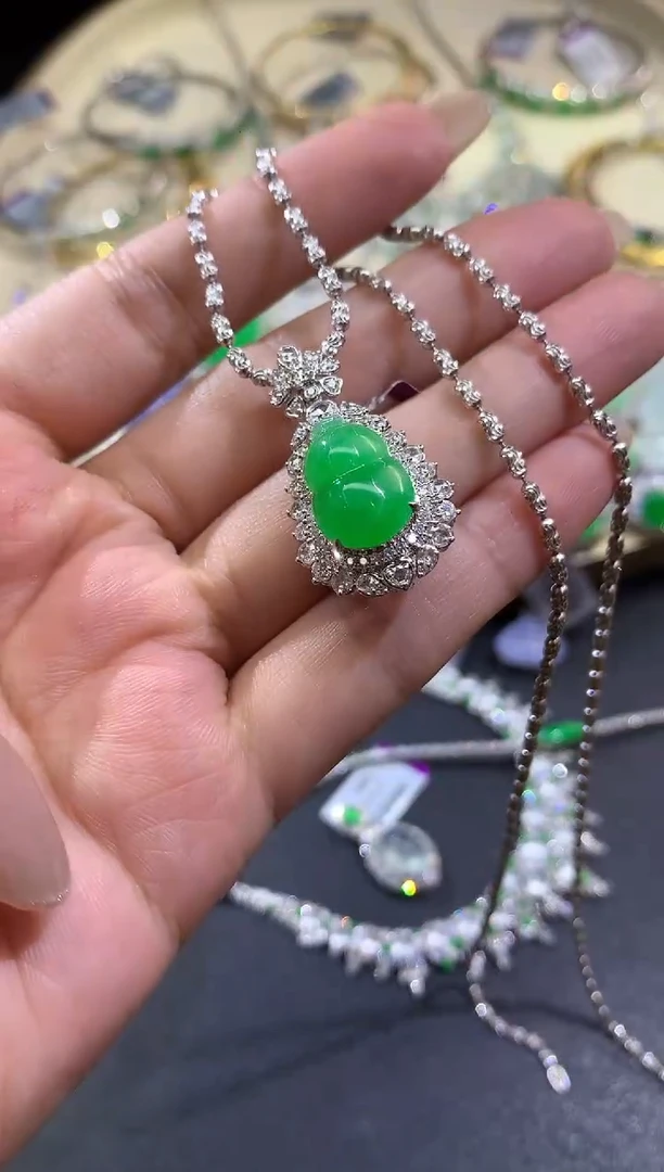 吊坠(不含链)18K金镶嵌翡翠A391|39800