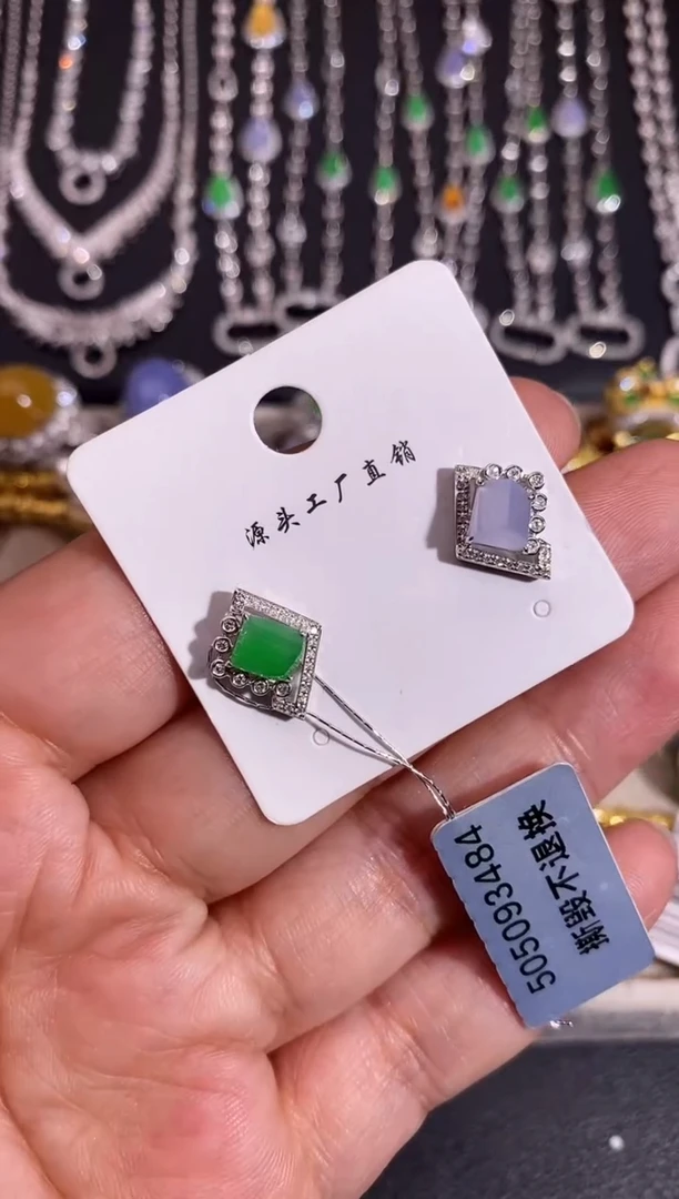 18K金镶嵌翡翠耳饰耳饰