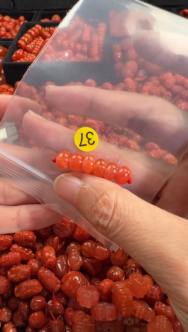 颈饰未镶嵌南红玛瑙1