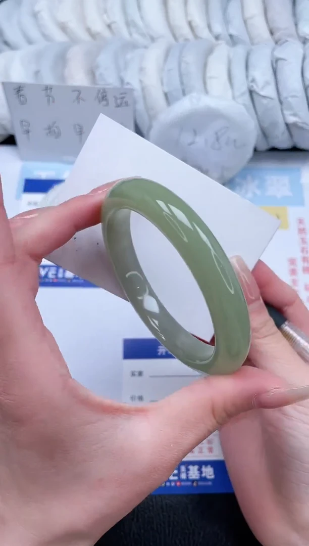 【闪购商品】石英质玉手镯未镶嵌T278-60.8