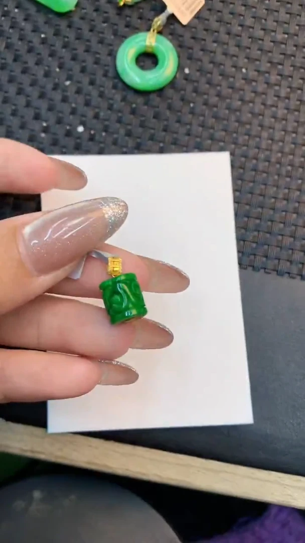 颈饰18K金镶嵌翡翠1