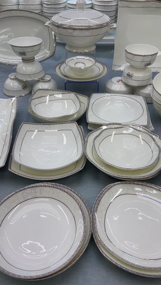 骨瓷玲珑7圆饭盘2个玲珑7方2个