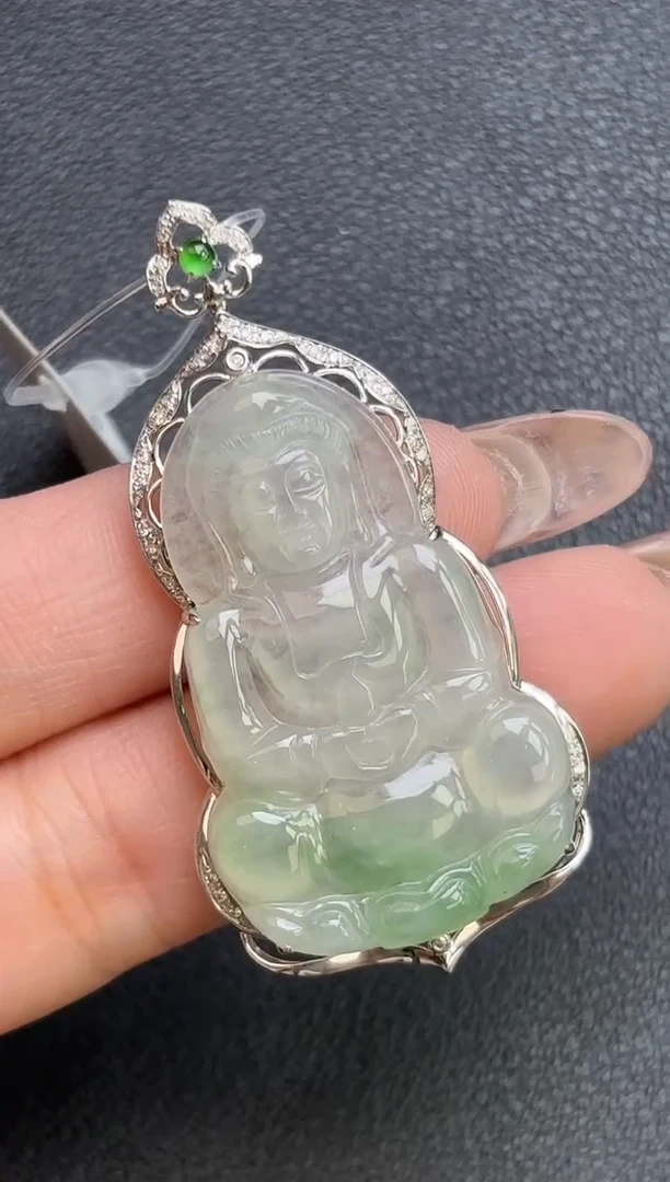 颈饰18K金镶嵌翡翠观音