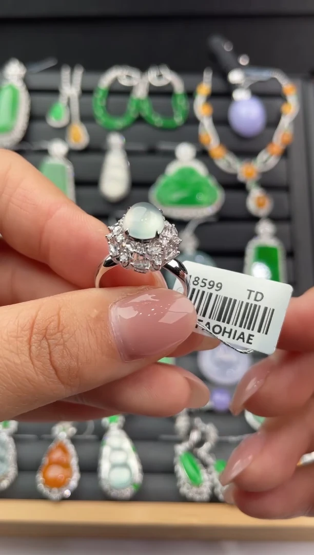 18K金镶嵌戒指翡翠ZHG01123-47