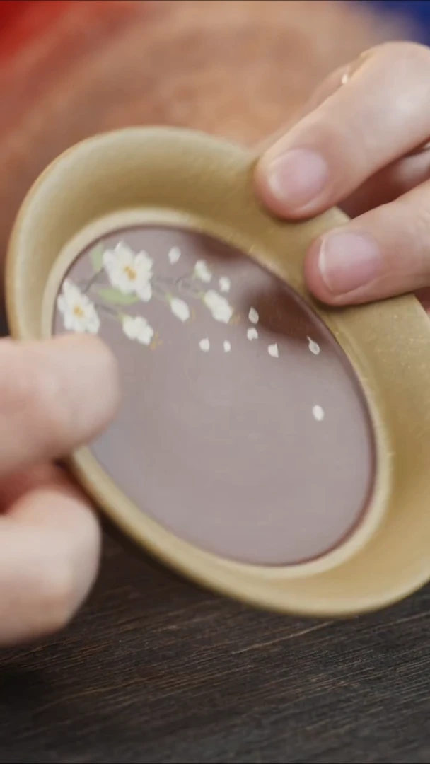 【闪购商品】紫砂茶叶罐黄段边降坡泥底泥绘雏菊杯垫