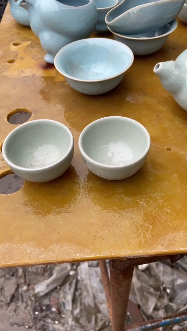 福杯2只 粉青釉 微瑕 无款