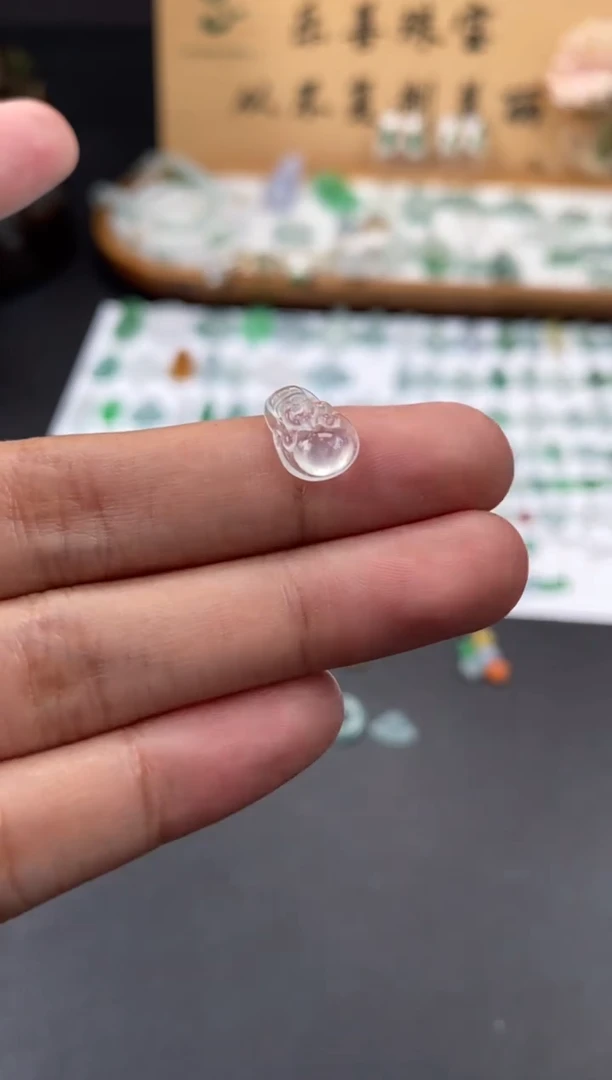 翡翠未镶嵌颈饰翡翠冰种财神