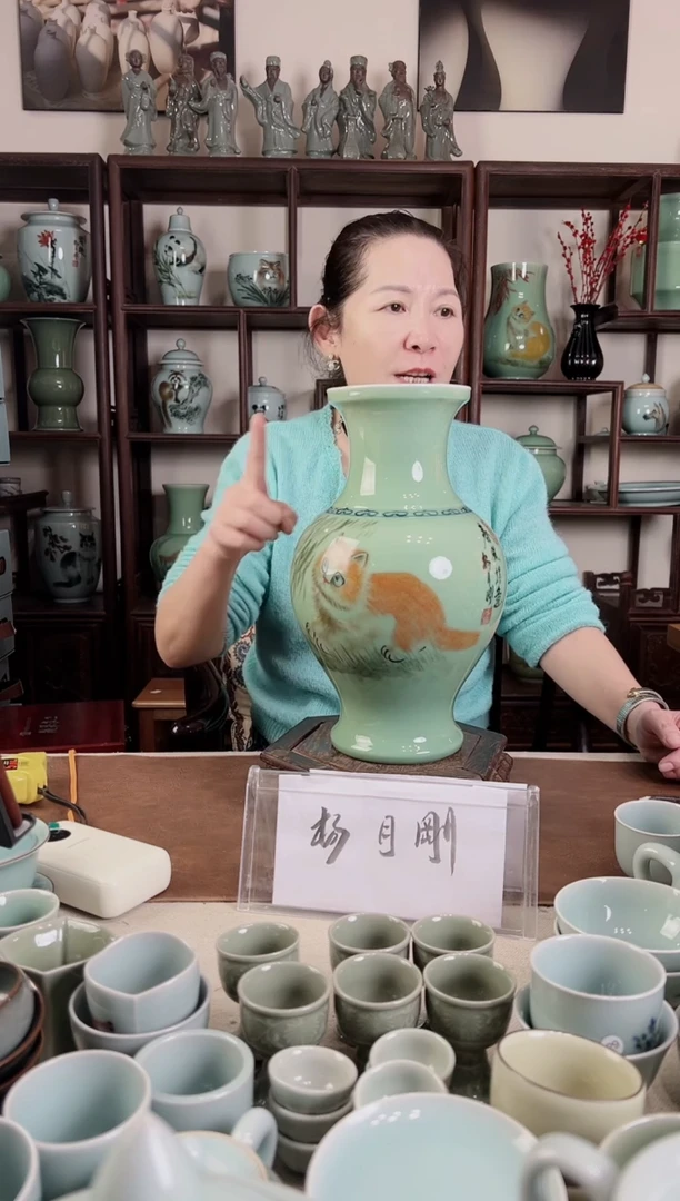 釉中彩 猫画 花瓶L