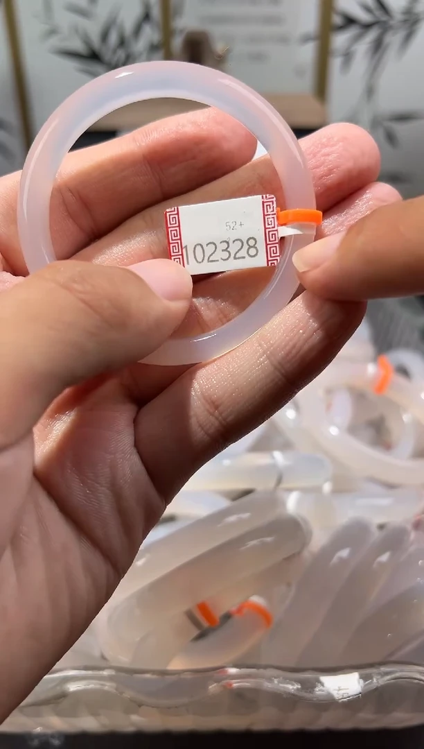 玛瑙/玉髓手镯未镶嵌102328