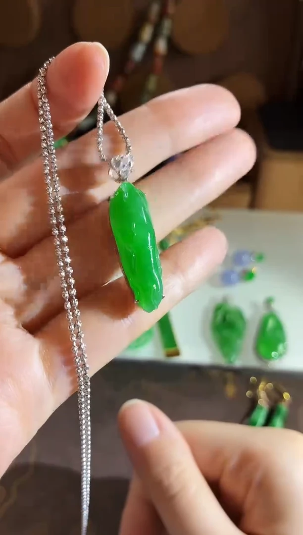 吊坠(不含链)18K金镶嵌翡翠吊坠