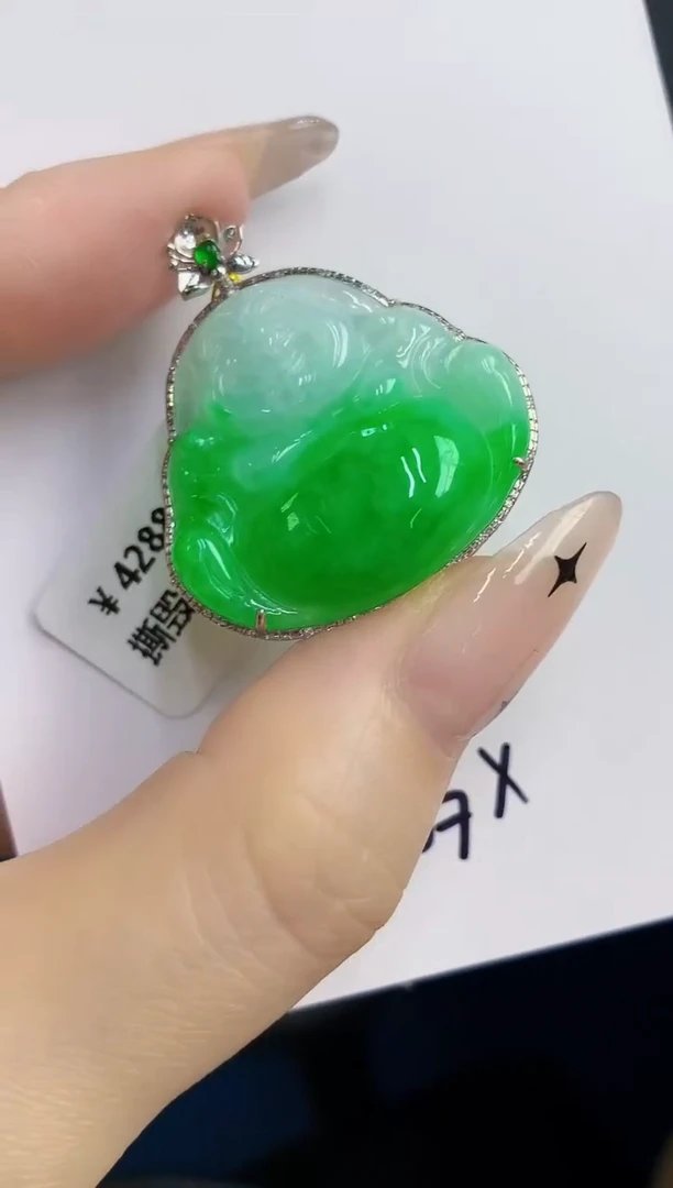 颈饰18K金镶嵌翡翠缅甸天然翡翠A货