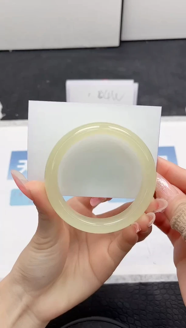 【闪购商品】石英质玉手镯未镶嵌195-56.1