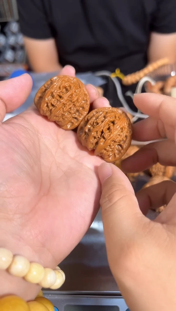 把件核桃三角白核桃