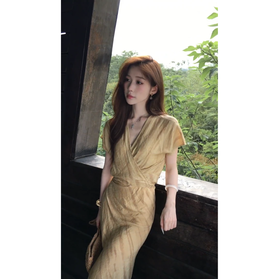 绑带V领短袖连衣裙夏新款法式高级感收腰显瘦绝美长裙