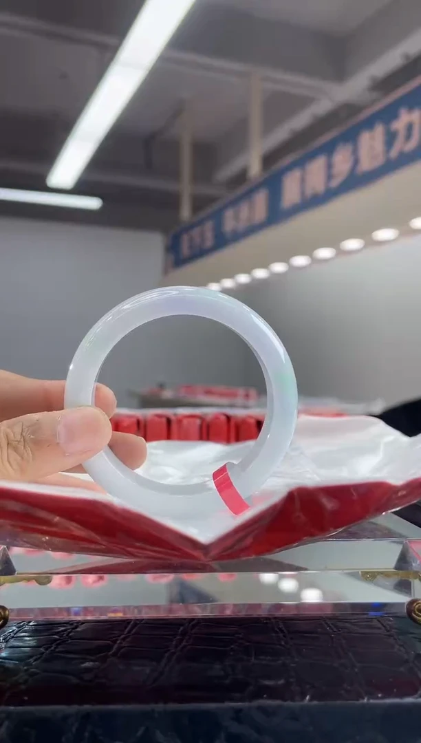 翡翠手镯未镶嵌手镯2