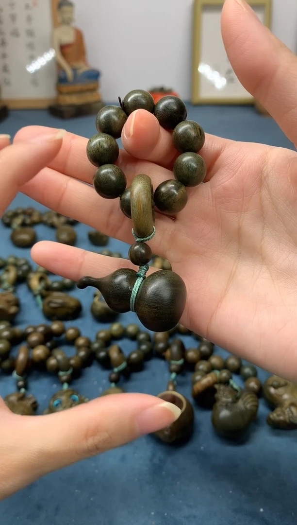 【闪购商品】维腊木（绿檀）把件葫芦 盘玩件