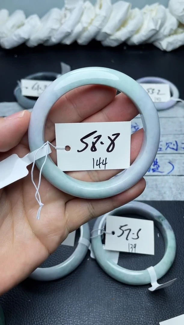 未镶嵌手镯翡翠144