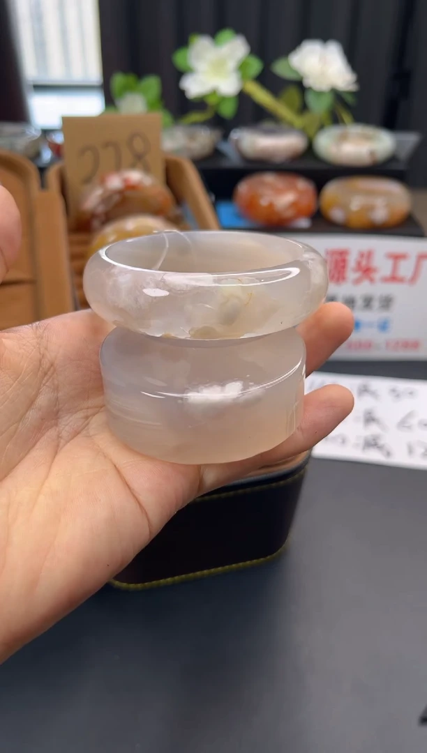 未镶嵌手镯石英质玉赠送镯心（59圈口）