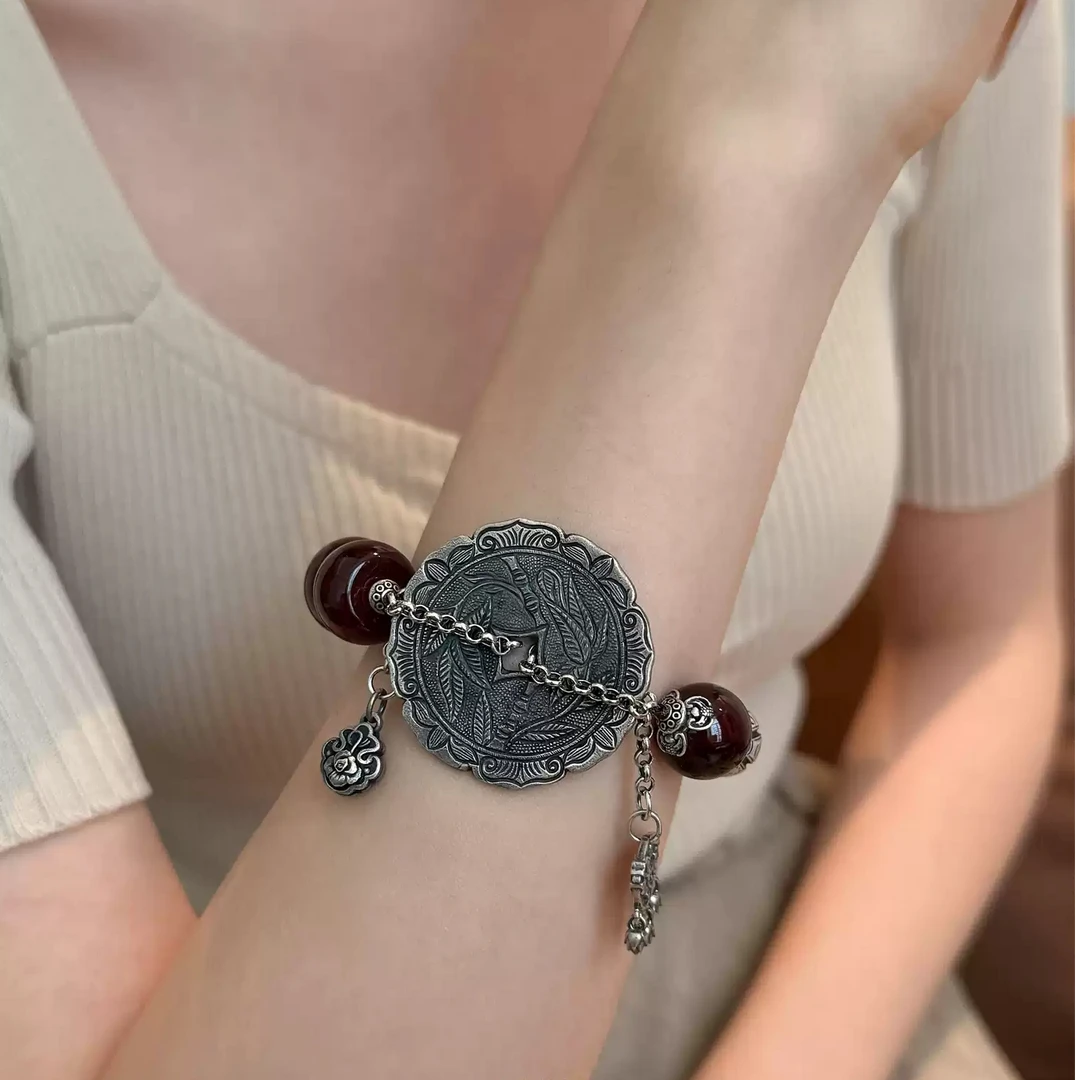 925银手链 S11385<秋梦>足银玛车轮珠红圆珠子孙昌盛圆牌花纹手链