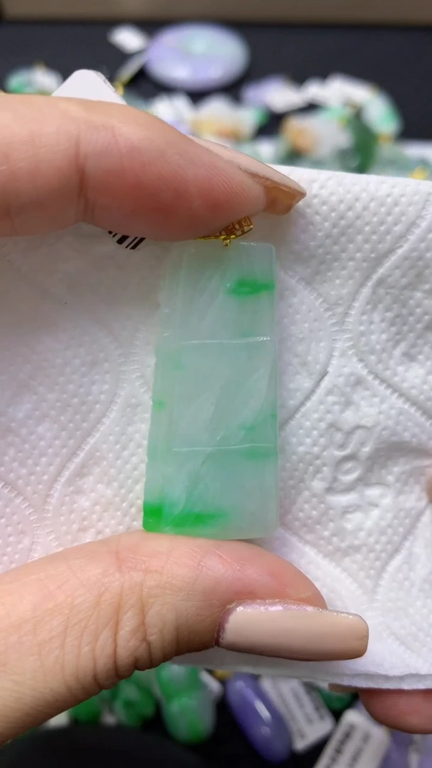 颈饰18K金镶嵌翡翠天然缅甸翡翠A货