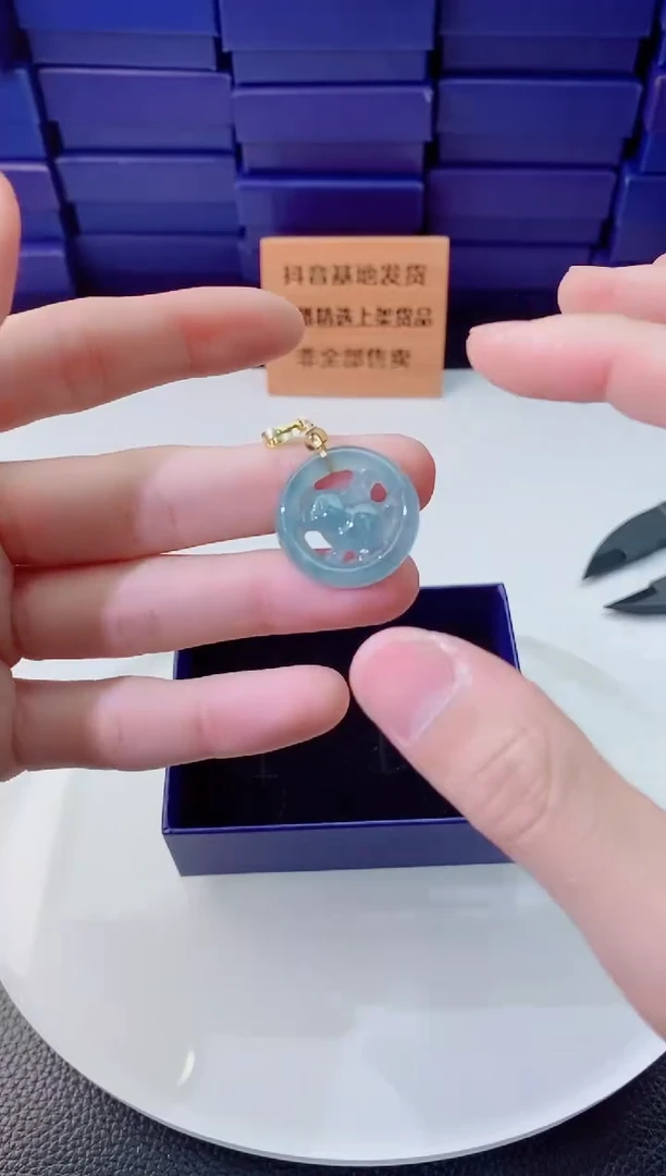 翡翠未镶嵌颈饰