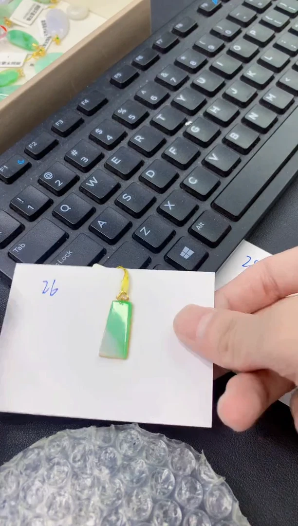 颈饰18K金镶嵌翡翠111111