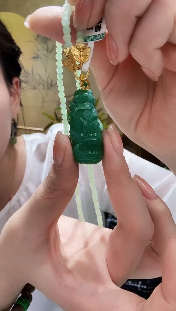 颈饰未镶嵌翡翠吊坠