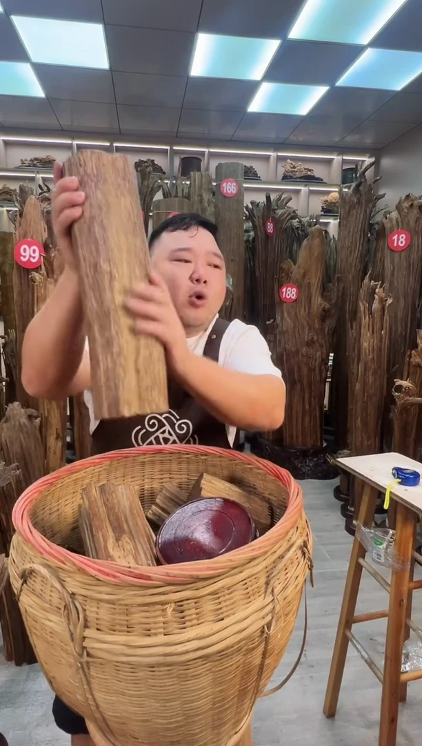 沉香碎屑沉香沉香原料摆件工艺品一百元以上带底座