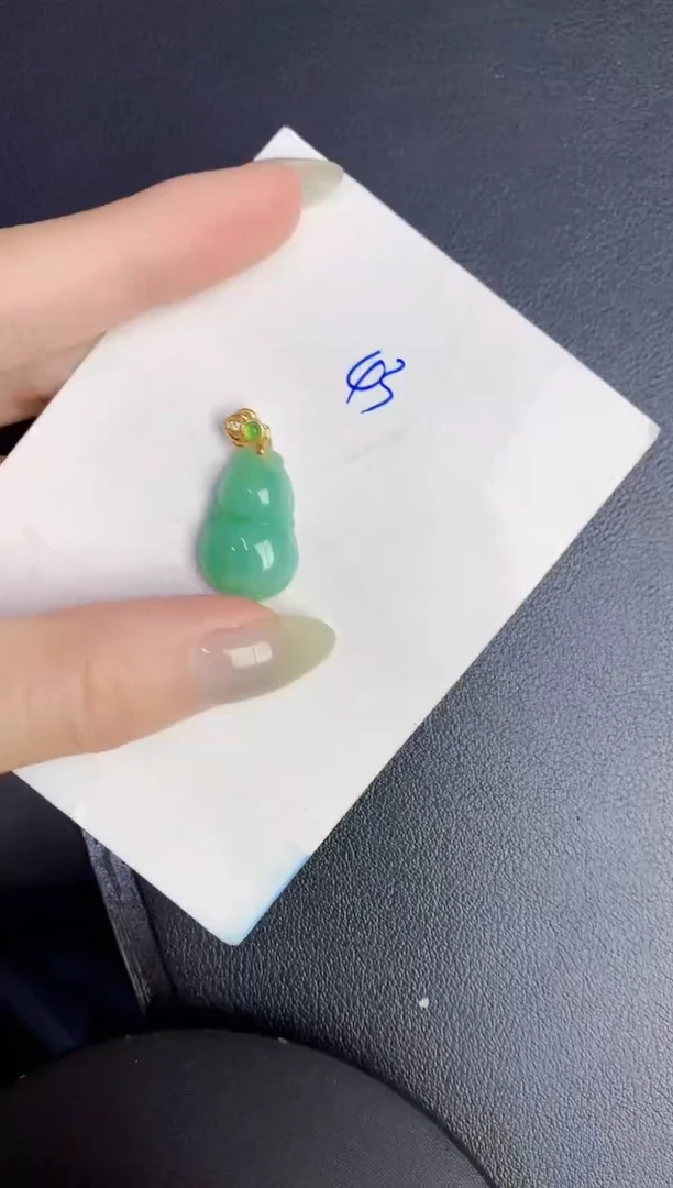 翡翠未镶嵌颈饰缅甸天然翡翠A货