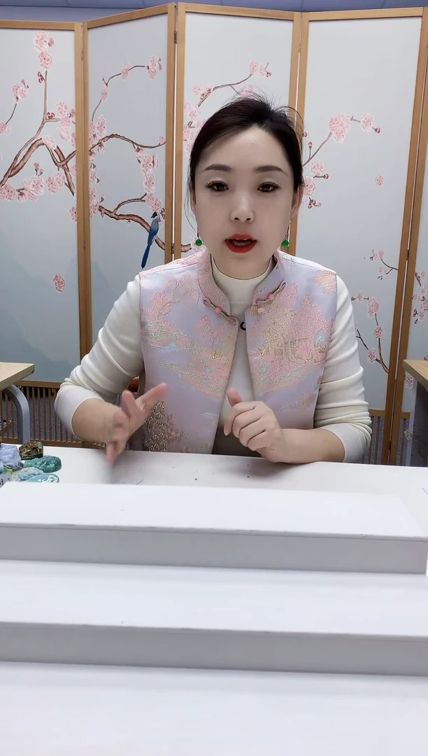 未镶嵌定制翡翠小**.5160jw-毛货挂件