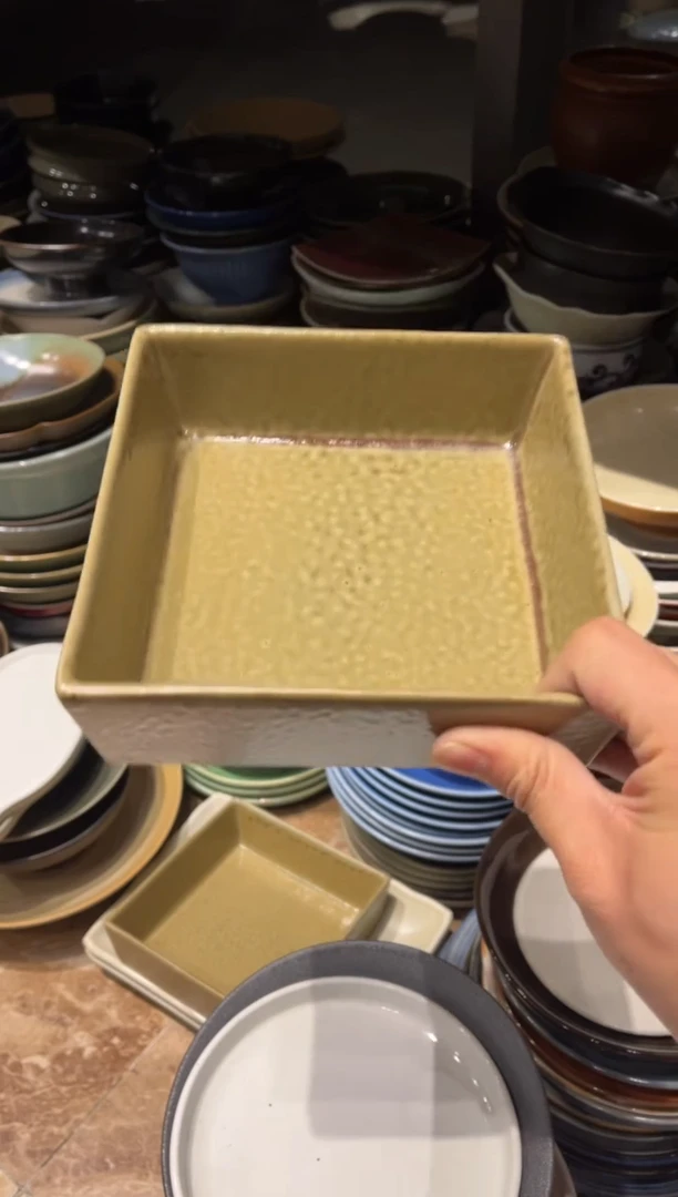 【闪购商品】瓷片233黄色手工四方盘1个