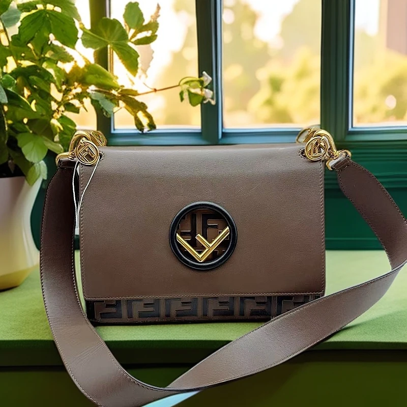 95新 FENDI/芬迪 老花拼棕斜挎包 1128 0332