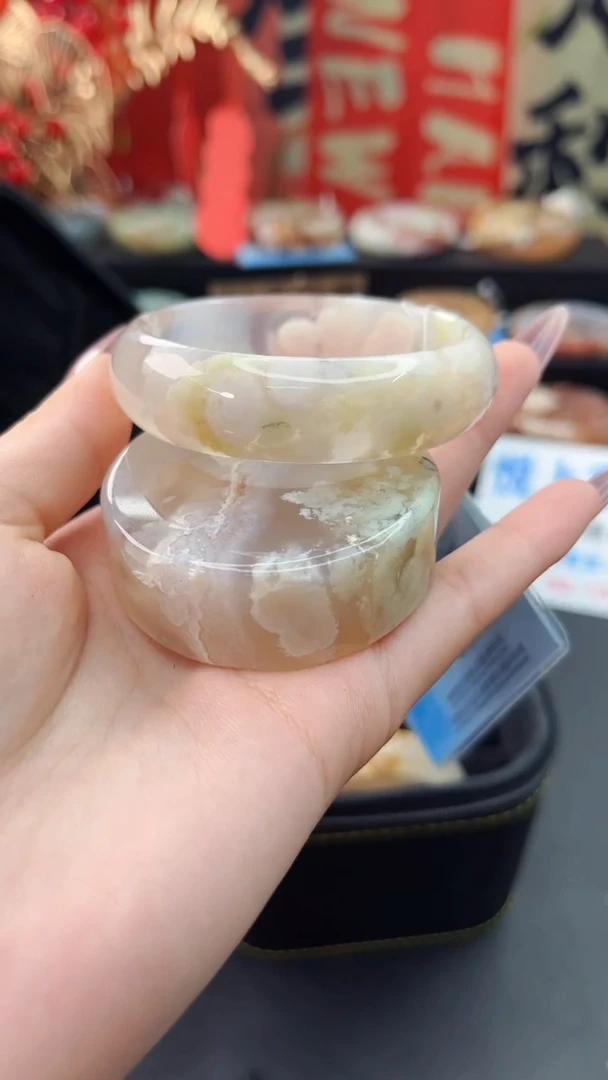 【闪购商品】石英质玉手镯未镶嵌赠送镯心（55圈口）