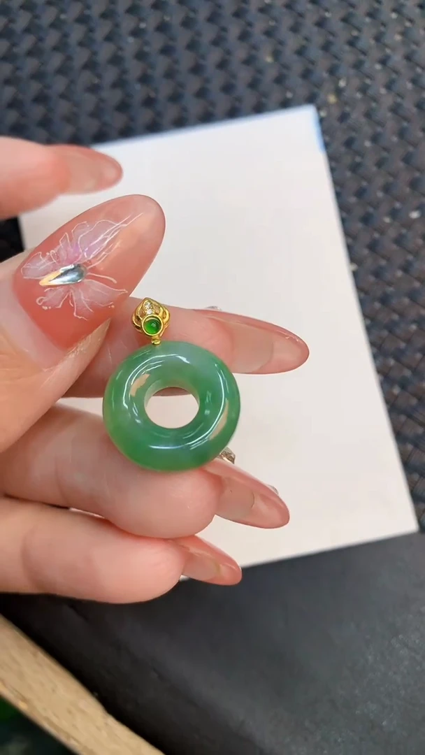 颈饰未镶嵌翡翠1