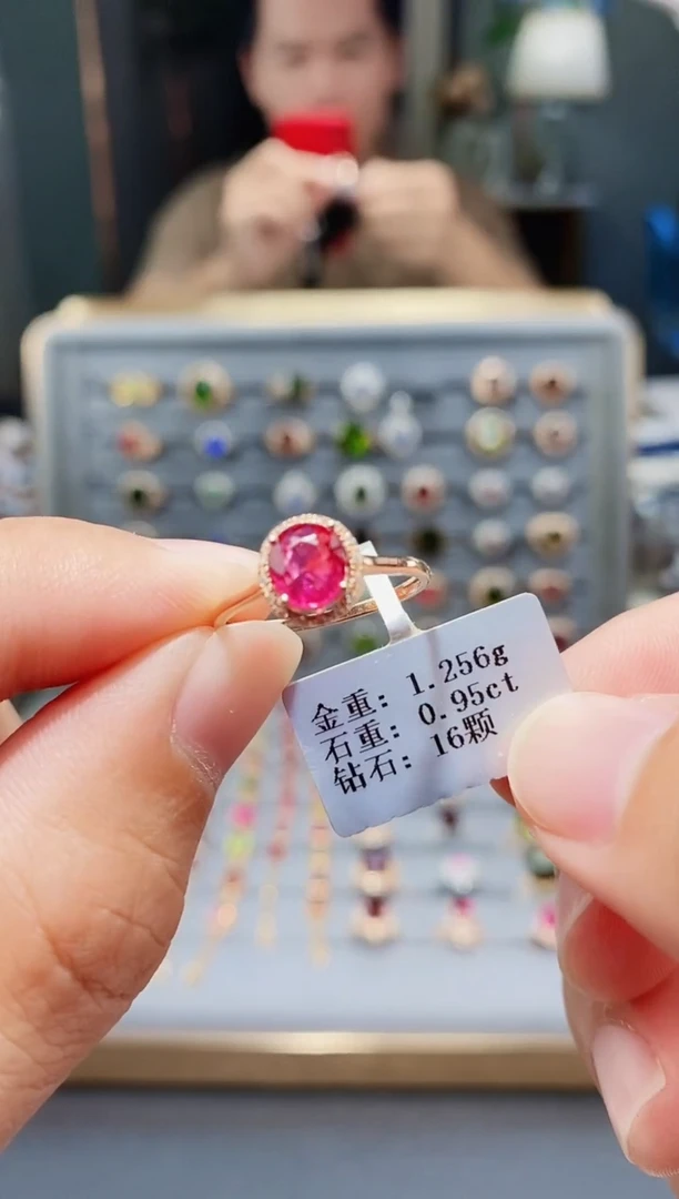 18K金镶嵌戒指碧玺0.95.