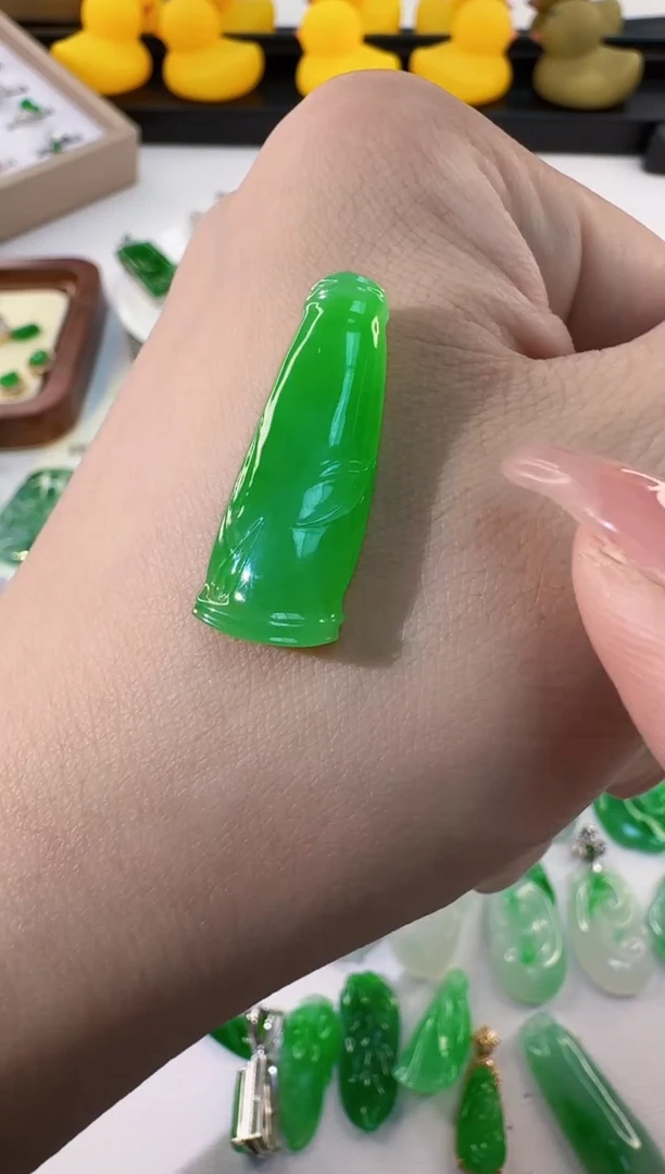 颈饰未镶嵌翡翠缅甸A货翡翠